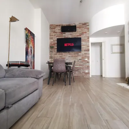 30 Meters From The Lambrate M2 Citta Studi Metro Station * Milaan